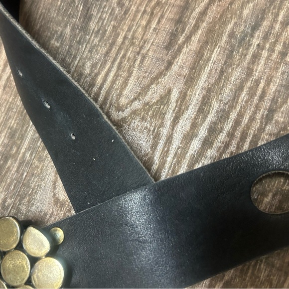 Emanuelle XS vintage gold heavy buckle  Black Belt with holes throughout GUC - Picture 5 of 10